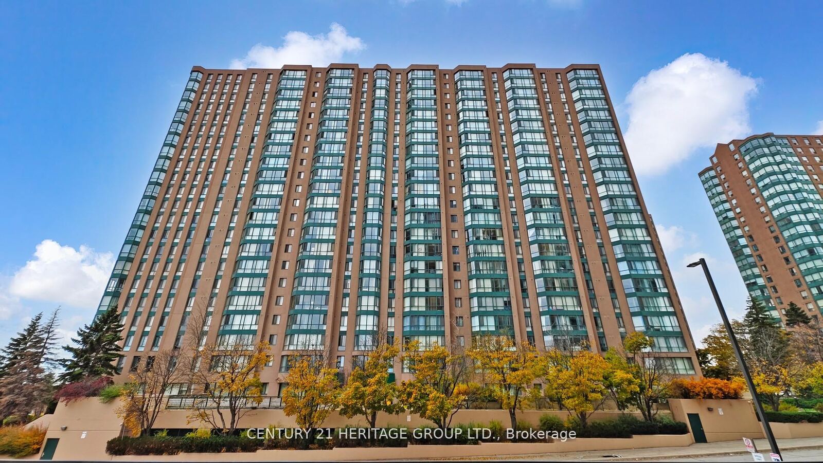 Property Photo:  145 Hillcrest Avenue 810  ON L5B 3Z1 