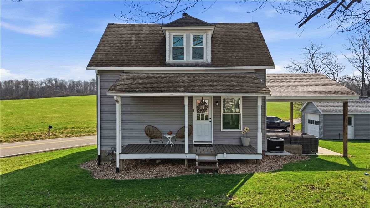 Property Photo: 590 Glenwood Way PA 16001