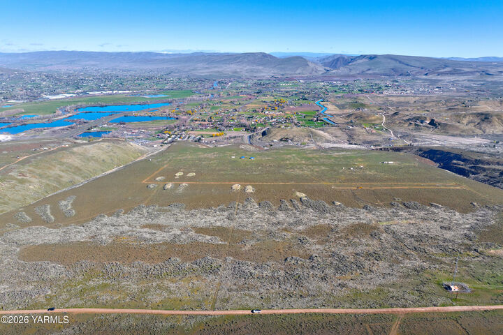 Property Photo:  Nka Buds Pl  WA 98901 