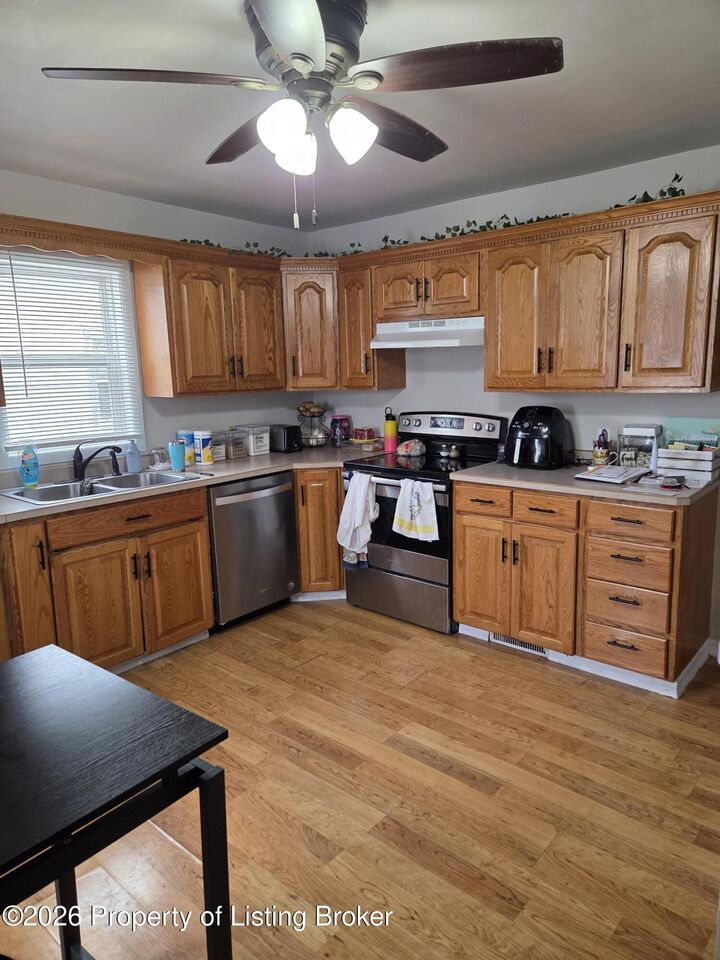 Property Photo:  217 4th Street N  ND 58652 