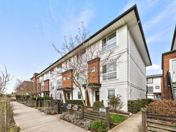 Property Photo: 240 Jardine Street 15 BC V3M 0K8
