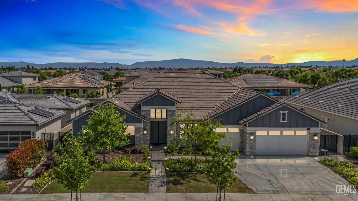 Property Photo:  3702 Marian Way  CA 93311 