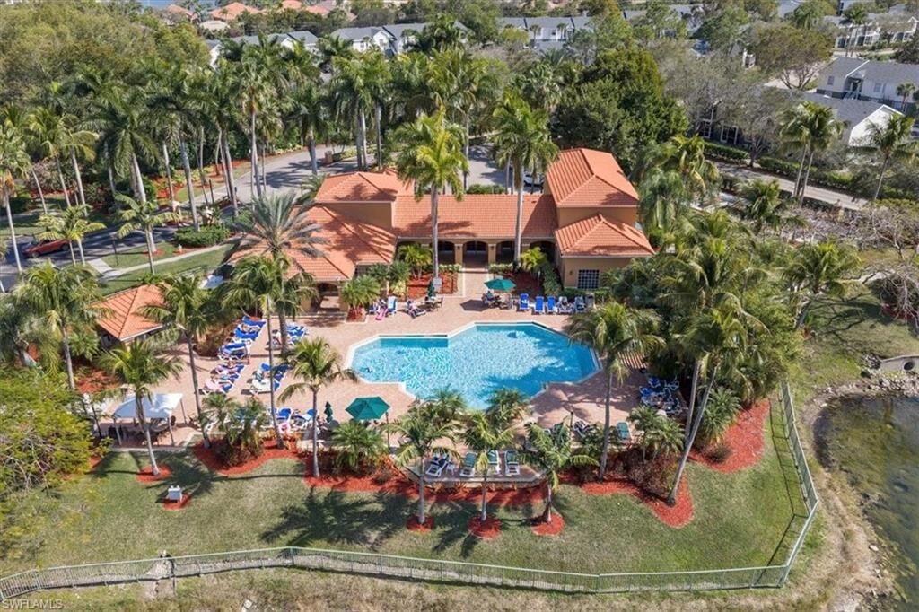 Property Photo:  1210 Wildwood Lakes Blvd 306  FL 34104 