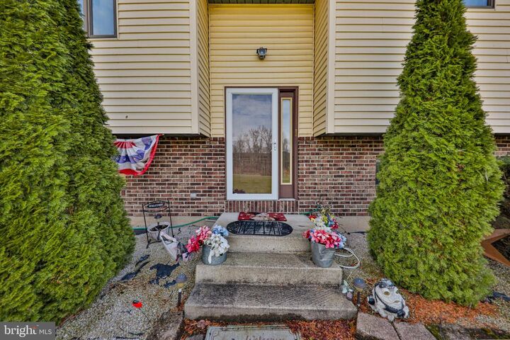 Property Photo:  7580 Kings Hwy  PA 18066 