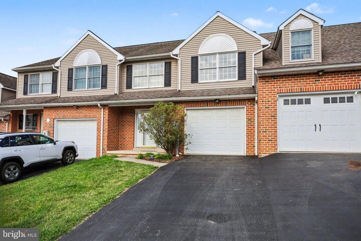 Property Photo: 476 Hillside Drive PA 17554