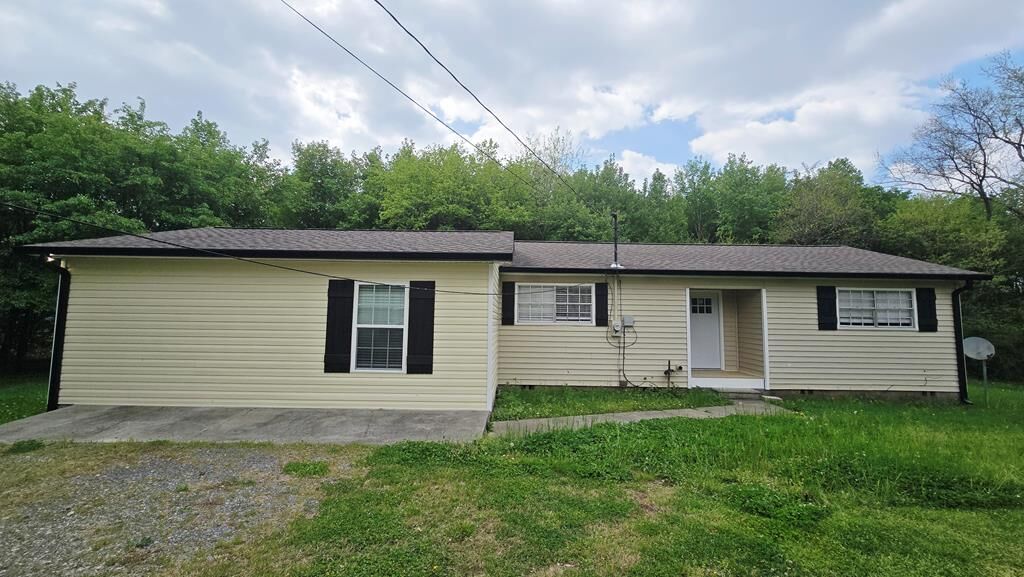 Property Photo:  209 Trade Way  GA 30721 