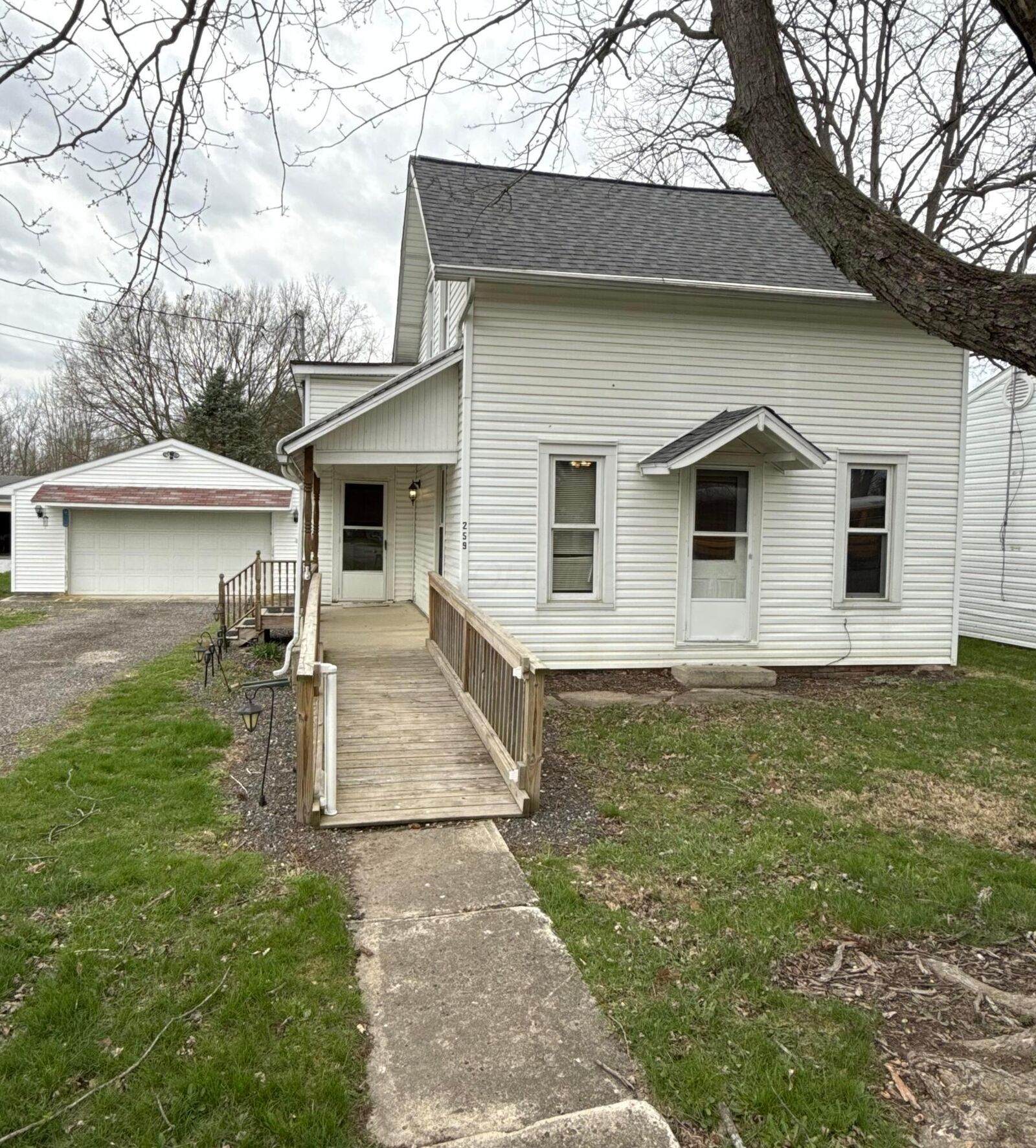 Property Photo:  259 Grove Street  OH 43344 