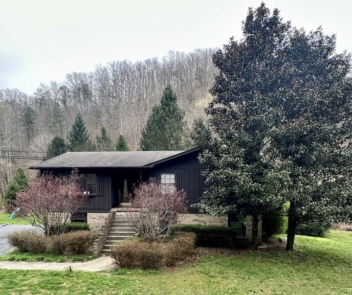 Property Photo:  2732 Ky Rt 1750  KY 41216 