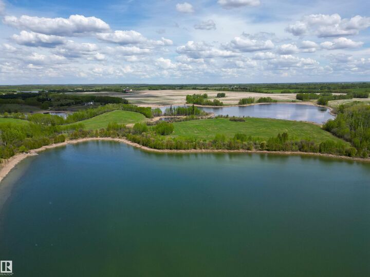 Property Photo: 2, 52313 Twp Rd 24 AB T0E 0H0