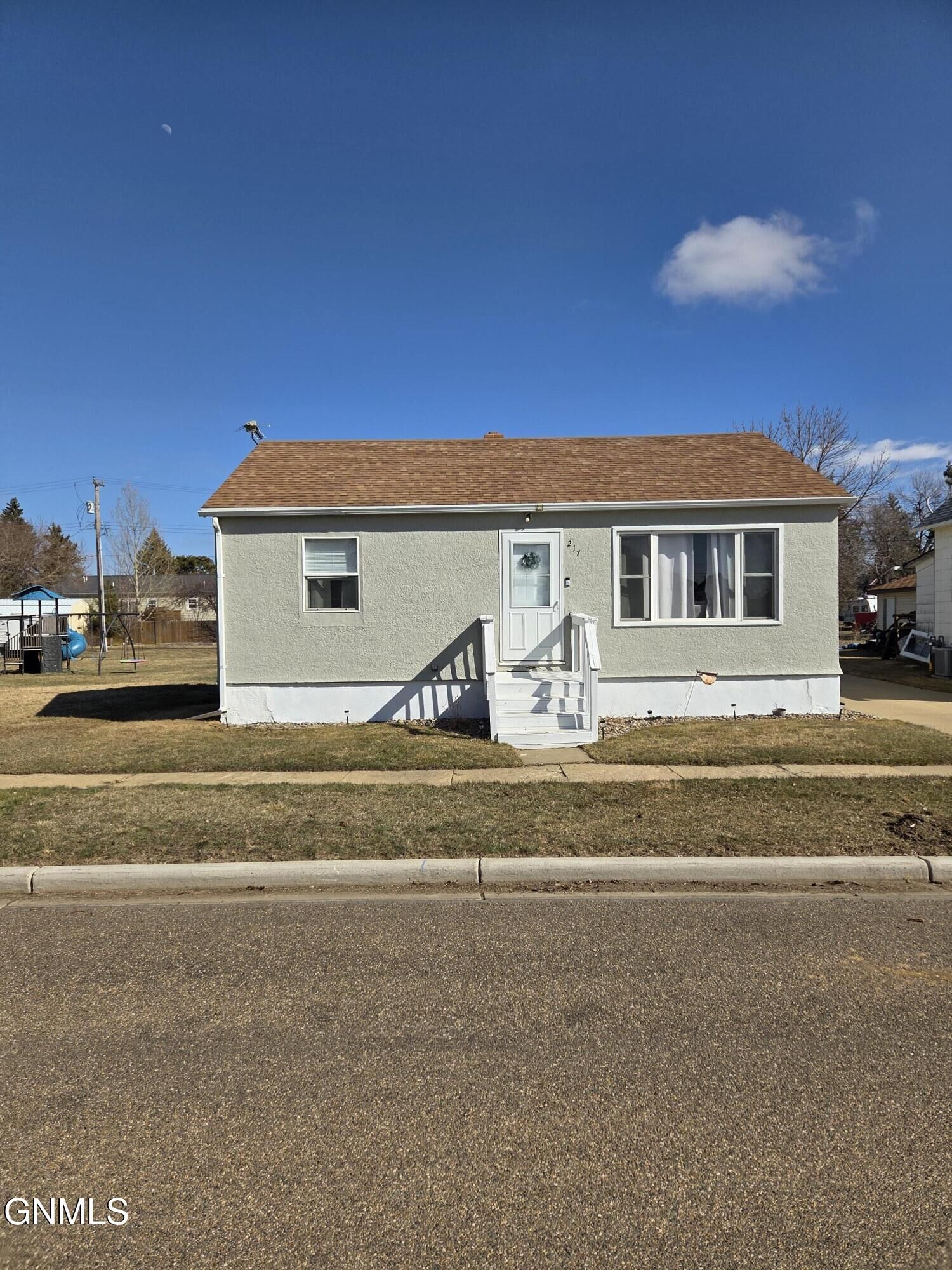 Property Photo:  217 4th Street N  ND 58652 