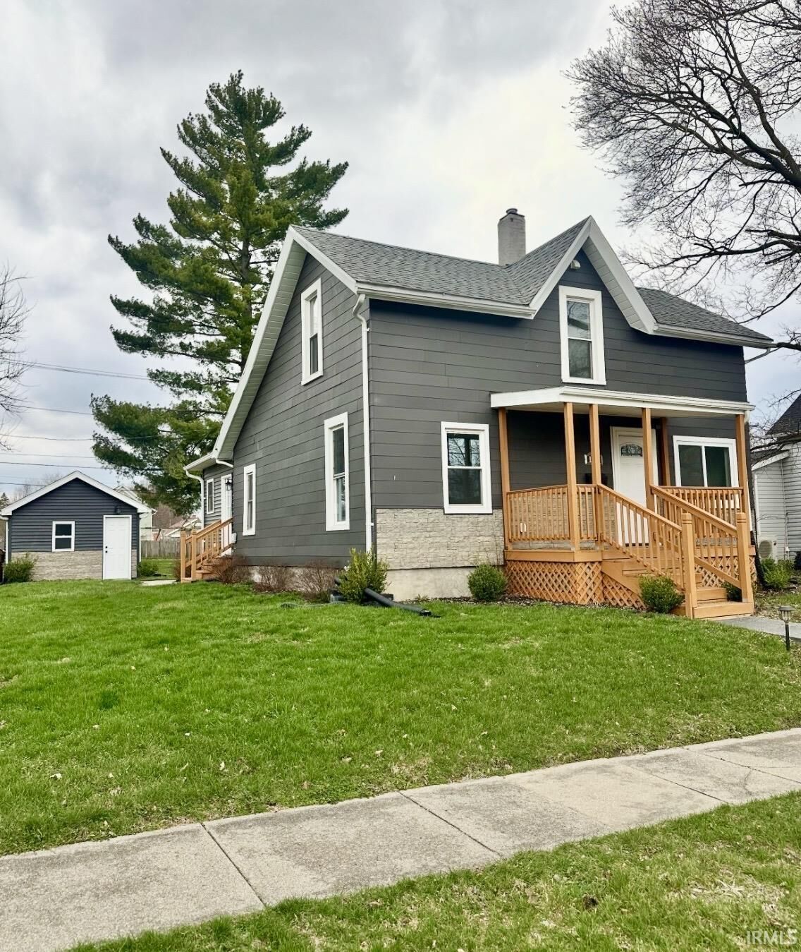 Property Photo: 1411 S Vanburen Street IN 46706