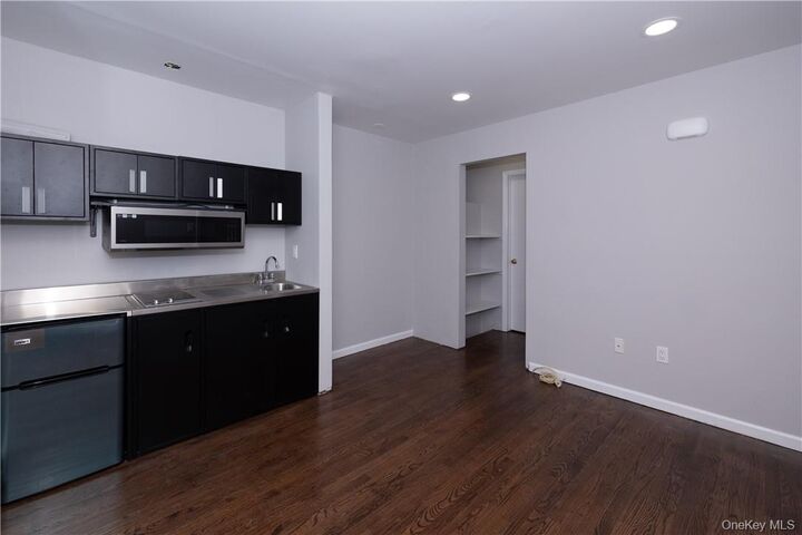 Property Photo:  142 E Sunnyside Lane Side Entry  NY 10533 