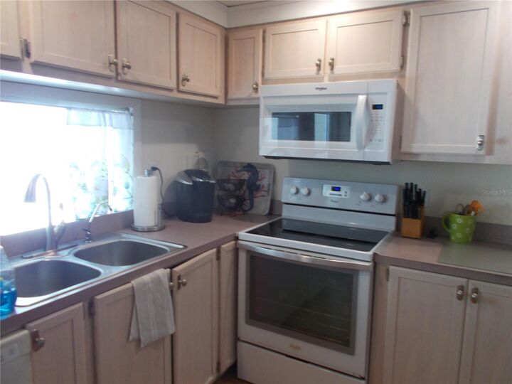 Property Photo: 5004 Palena Boulevard FL 34287