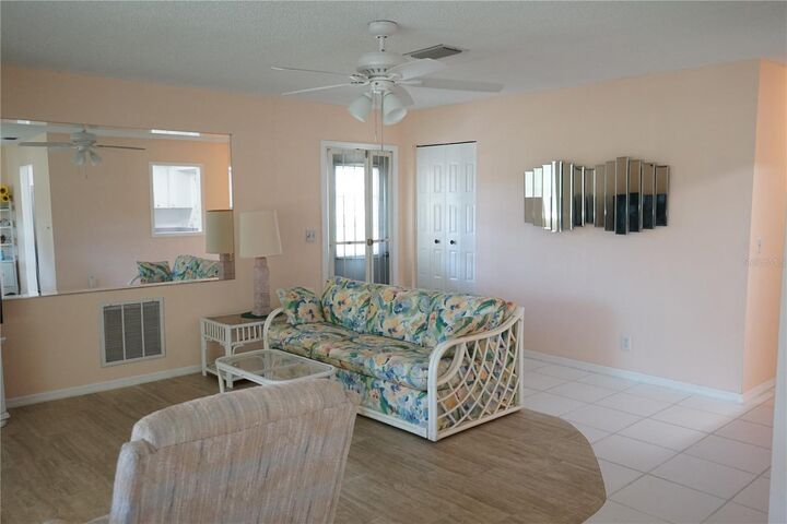 Property Photo:  1901 Canterbury Lane 4  FL 33573 