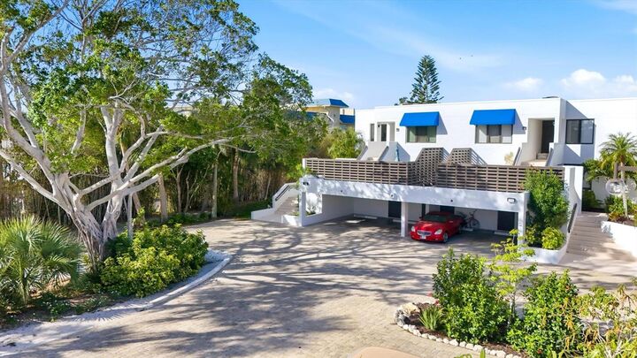 Property Photo: 842 Bayport Way 842 FL 34228