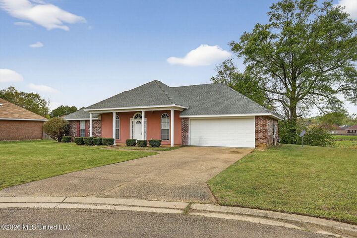 Property Photo:  610 Ridge Place  MS 39272 