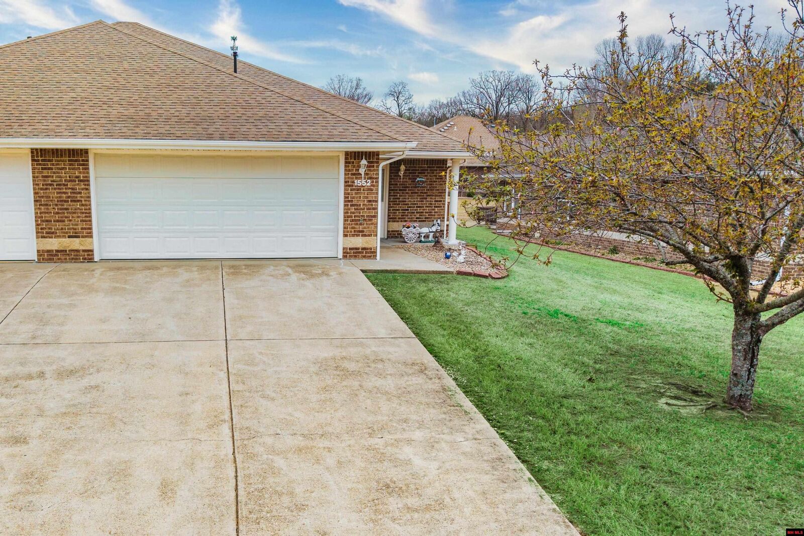 Property Photo: 1552 Meadowhill Drive AR 72653