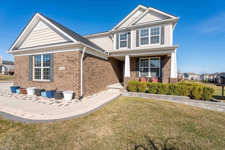 Property Photo:  30096 Braeburn Street  MI 48165 