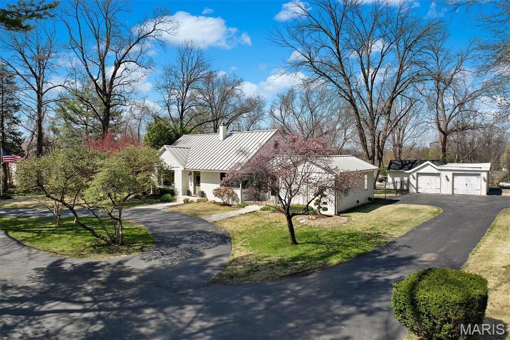 Property Photo: 724 Schwarz Road IL 62025