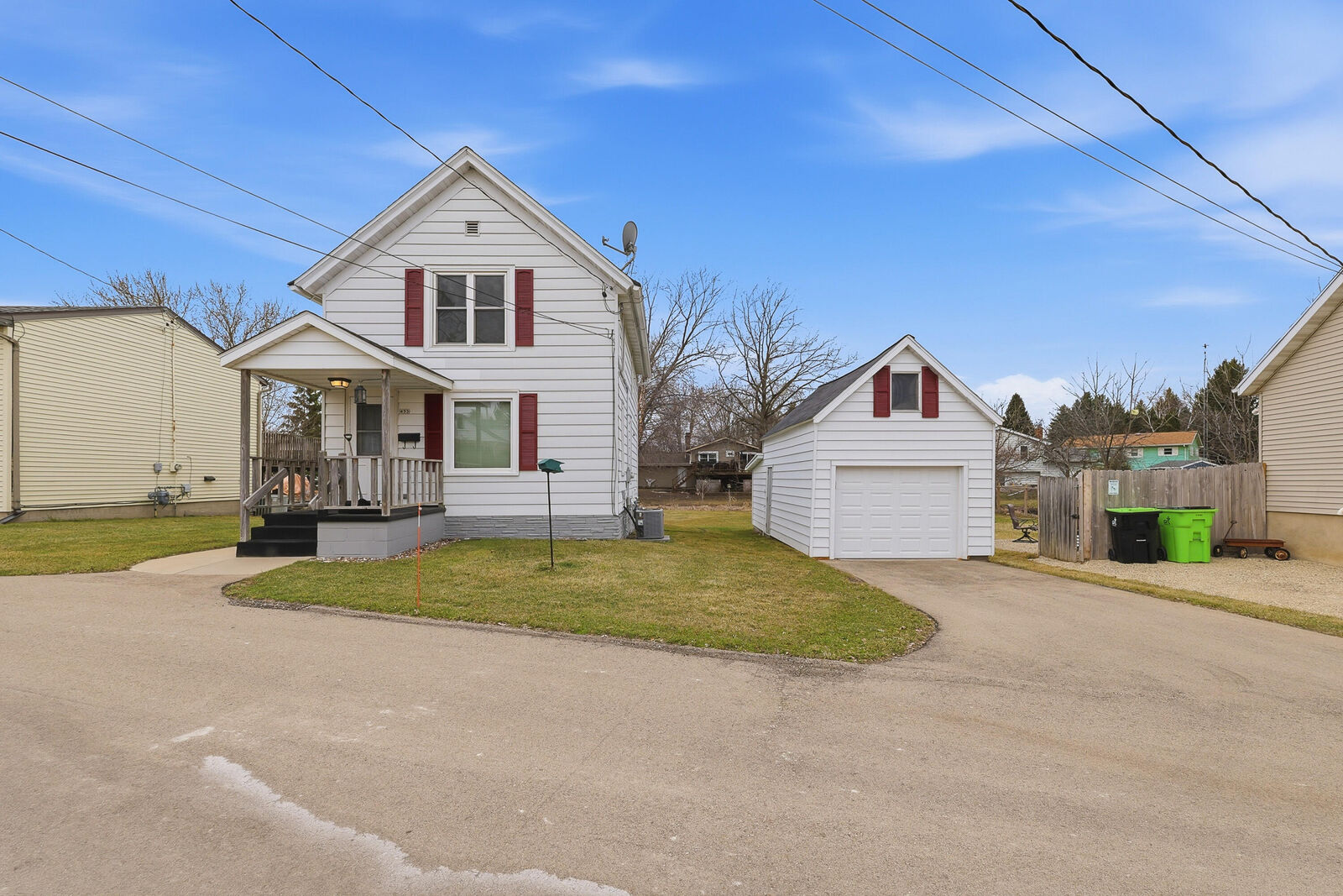 Property Photo:  453 Alley St  WI 53050 