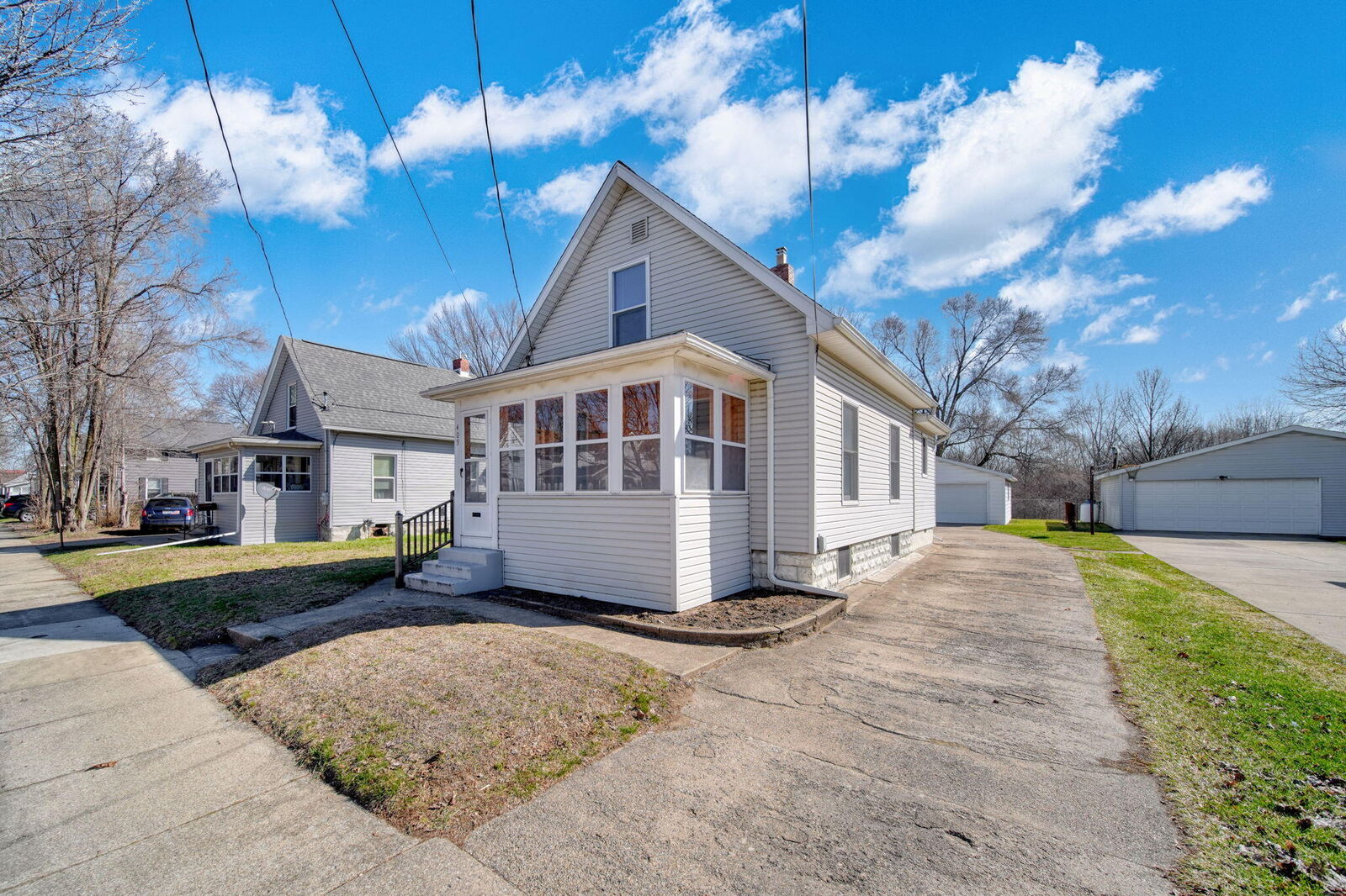 Property Photo:  409 Bates Street  MI 49202 