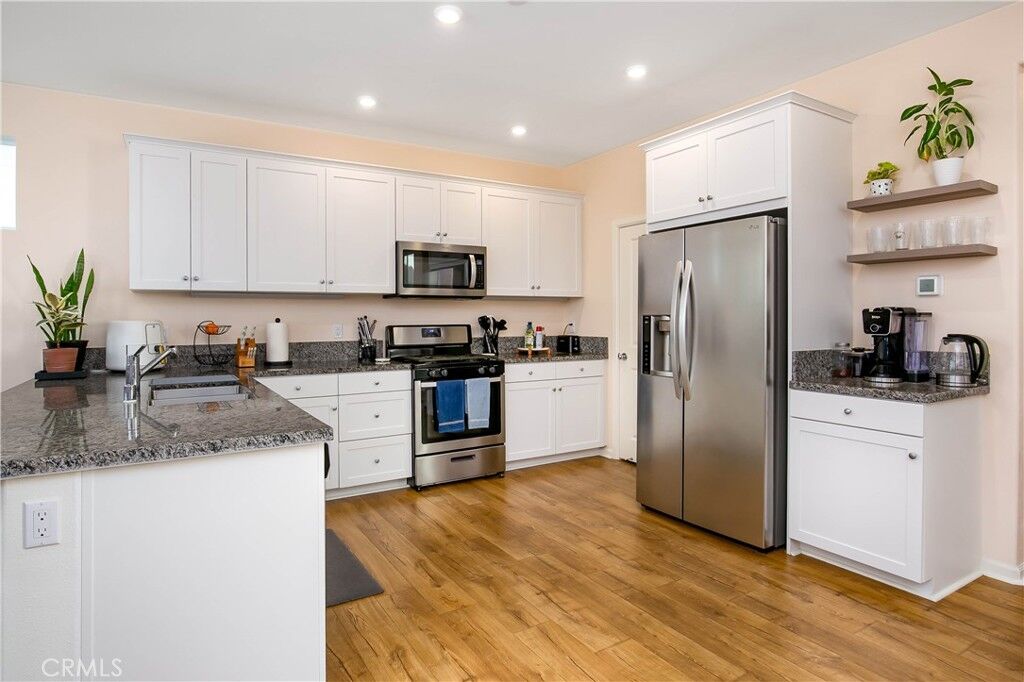 Property Photo:  240 Natural Bridge  CA 93551 