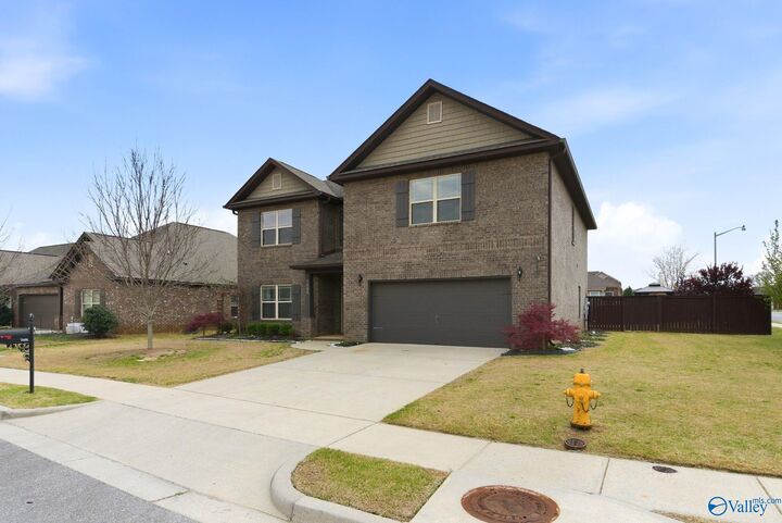 Property Photo: 7600 Buncombe Place AL 35757