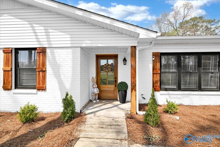 Property Photo:  1403 Neighbors Lane SW  AL 35640 