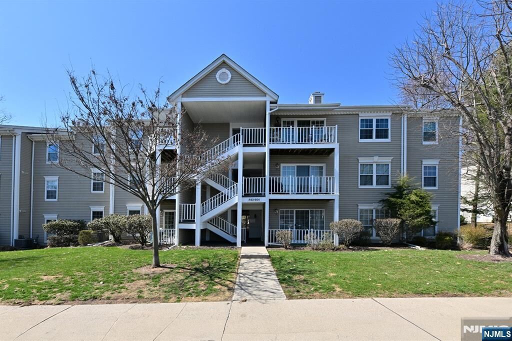Property Photo:  893 Tuliptree Court  NJ 07430 