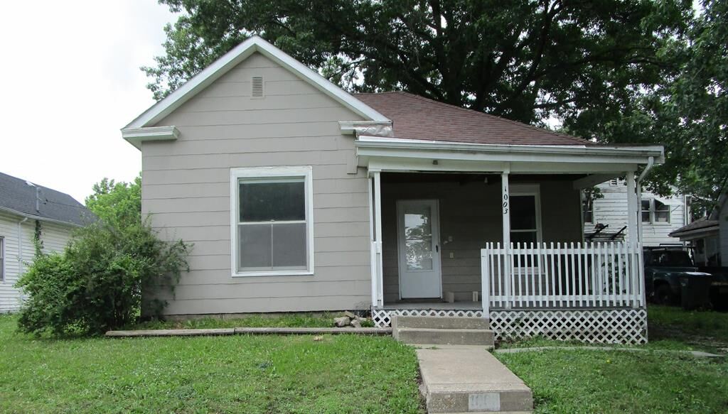Property Photo: 1003 E Washington MO 63501