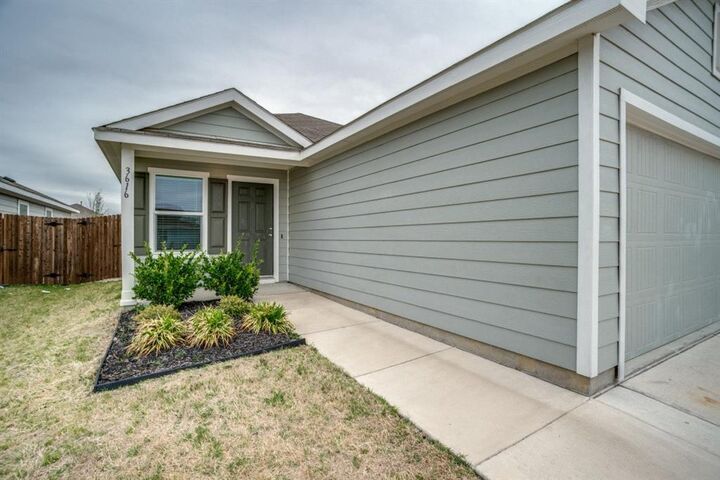Property Photo:  3616 Kinglet Court  TX 75071 