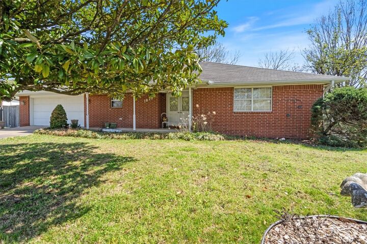 Property Photo:  1813 K Street  AR 72756 