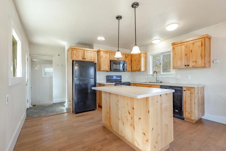 Property Photo: 342 SE 7th Street OR 97741