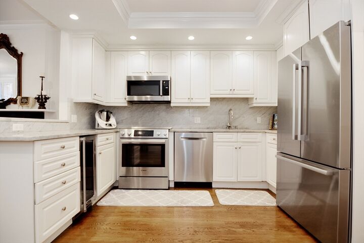 Property Photo:  179 Marlborough Street 2  MA 02116 