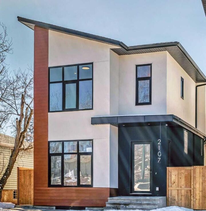 2107 Victoria Crescent NW — photo 1