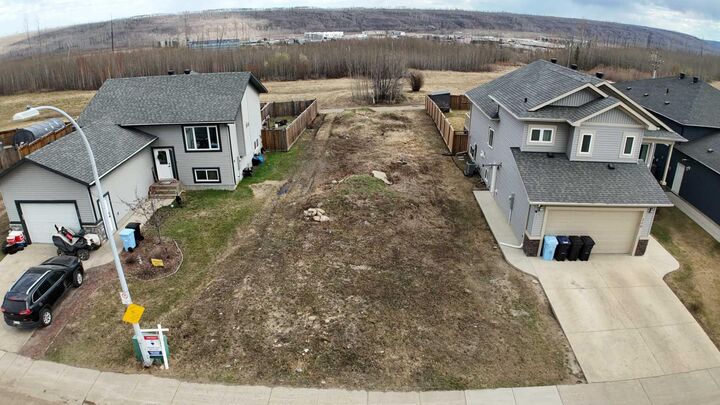 114 Adrian Crescent — photo 1