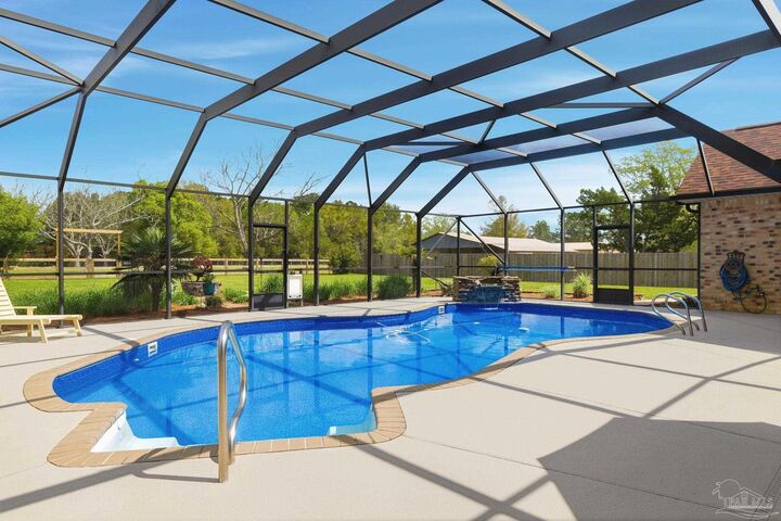 Property Photo:  2710 Sandicrest Dr  FL 32533 