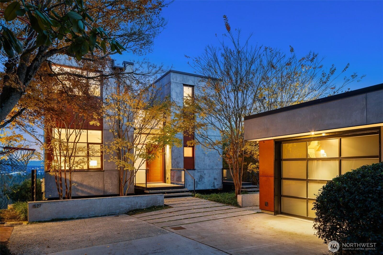 Property Photo: 1527 E Howe Street WA 98112