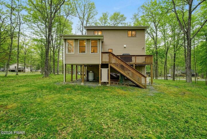 Property Photo: 258 W Lakeview Road PA 18435