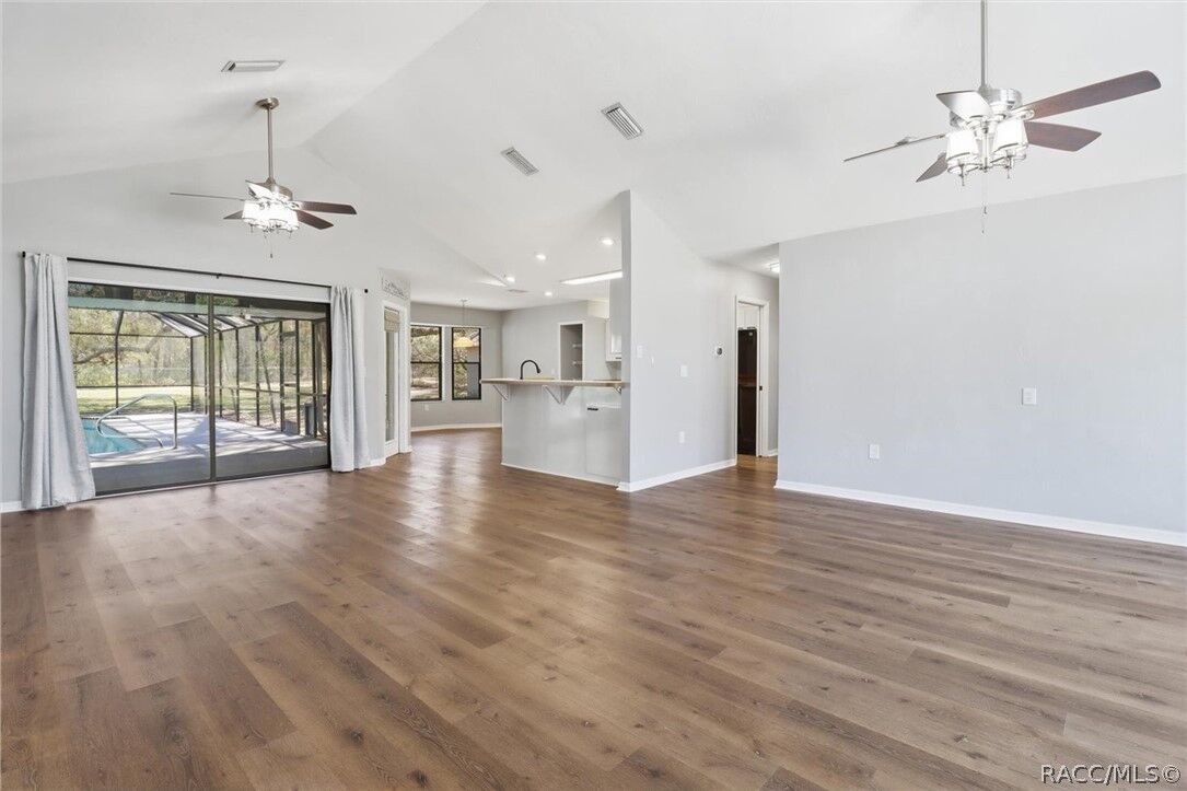 Property Photo:  1804 E Humphrey Lane  FL 34442 