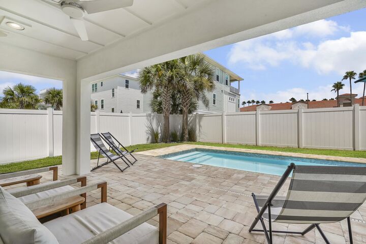 Property Photo:  104 7th St  FL 32080 
