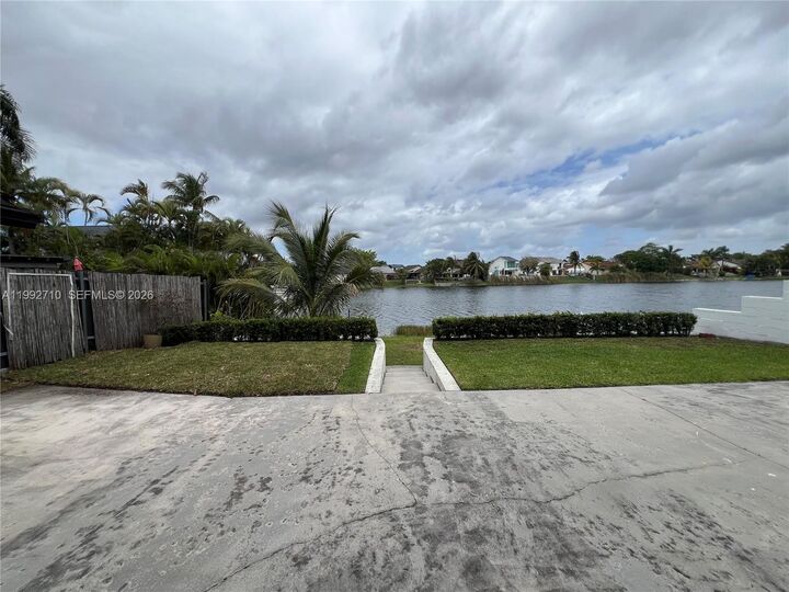 Property Photo: 15511 SW 59th St FL 33193
