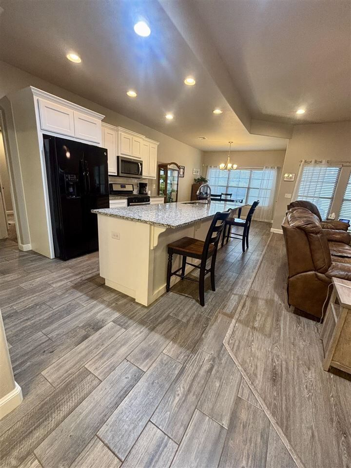 Property Photo:  713 N Grandview Street  OK 74075 