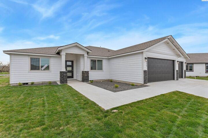 Property Photo:  1616 Castlewood Ct  WA 98930 