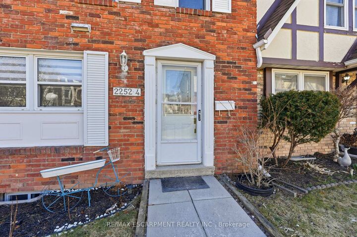 Property Photo: 2252 Upper Middle Road 4 ON L7P 2Z9