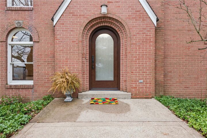 Property Photo:  2242 Woodmont Dr  PA 15632 