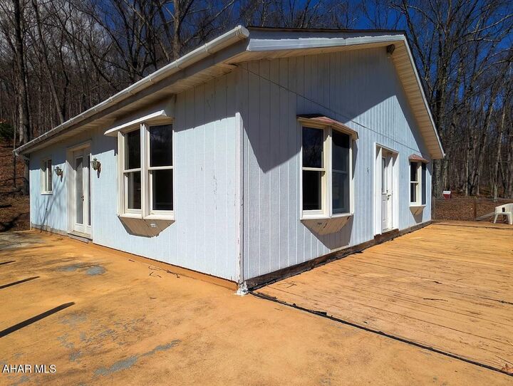 Property Photo:  364 Valentine Acres Road  PA 15535 