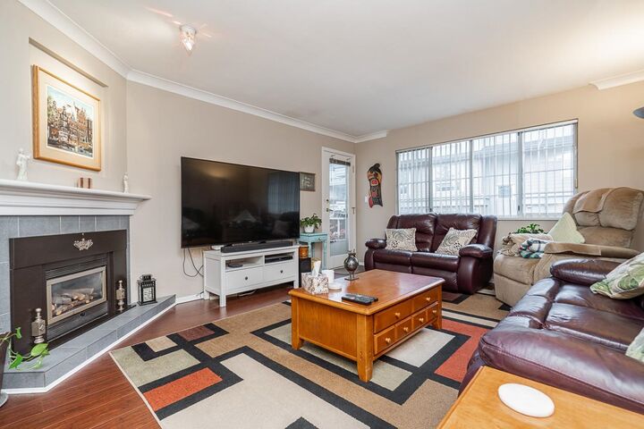 Property Photo: 15338 18 Avenue 303 BC V4A 1W8