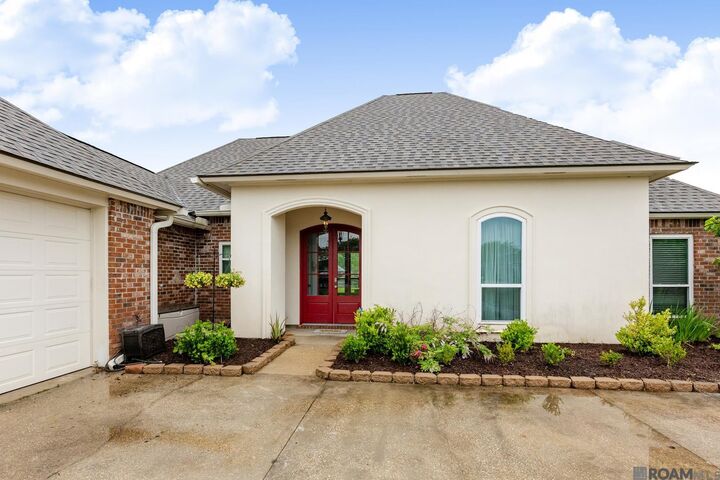 Property Photo: 12485 Timberwood Dr LA 70785