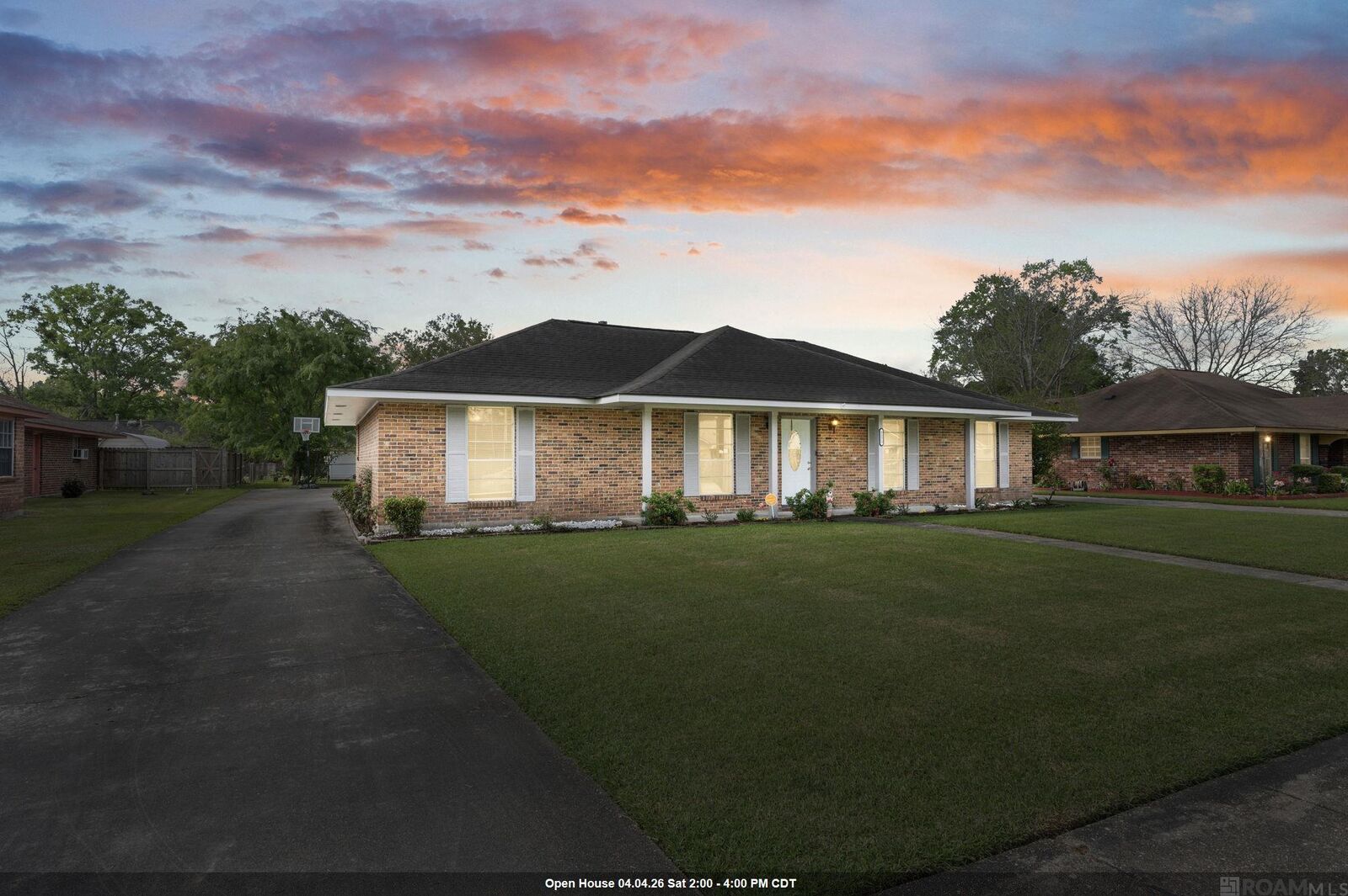 Property Photo:  1123 E Greenbriar St  LA 70737 